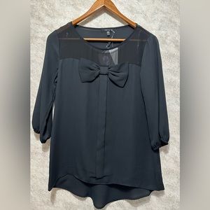 Black top w/ bow - NWT